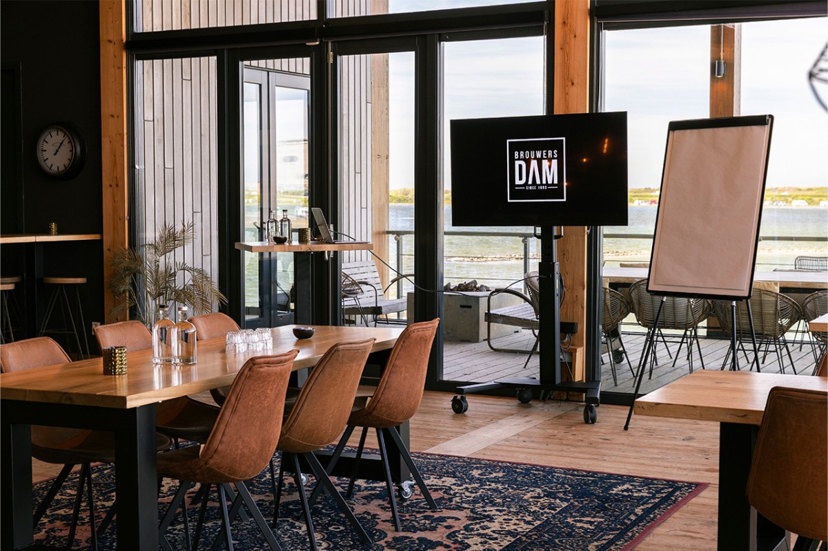 afb_waterfrontroom_01